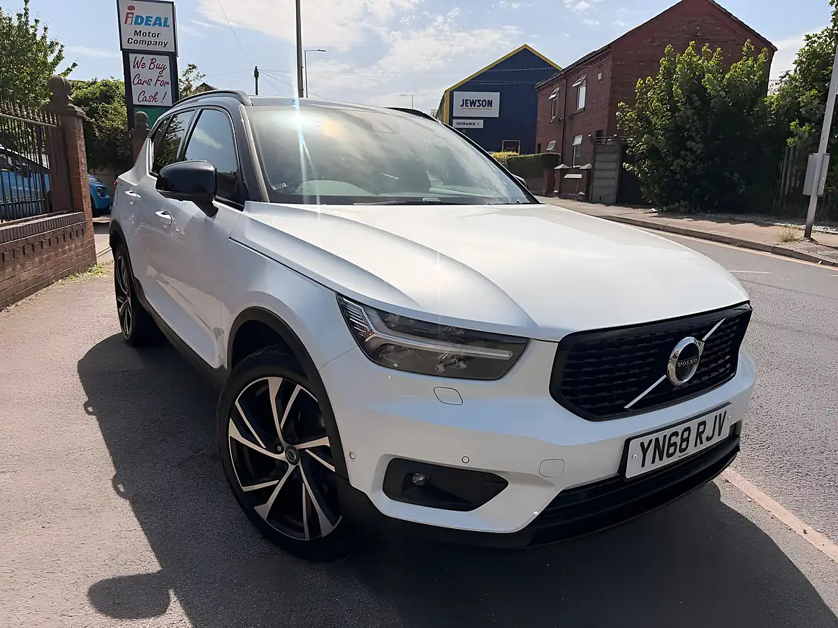 Used 2018 Volvo XC40 R-Design White - Interior and Exterior details 5