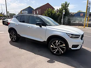 Used 2018 Volvo XC40 R-Design White - Interior and Exterior details 6