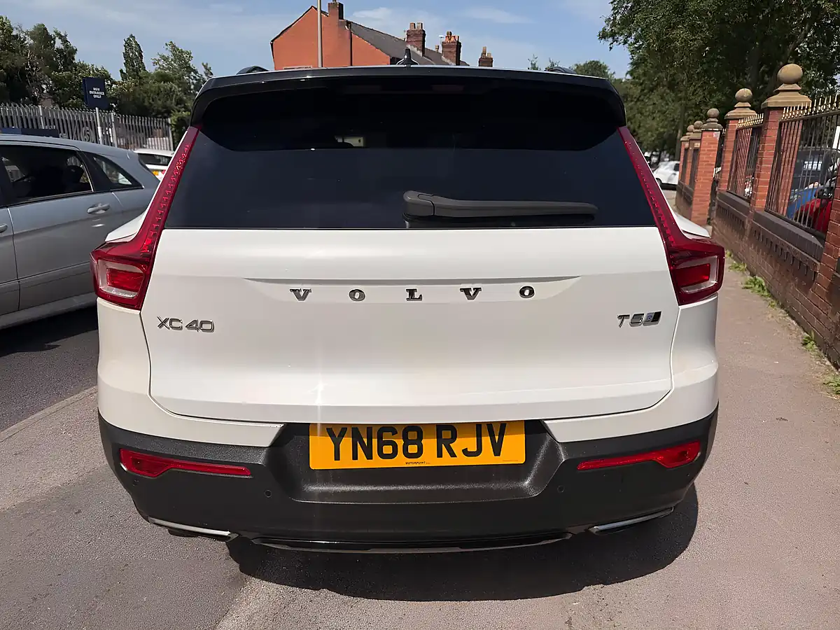 Used 2018 Volvo XC40 R-Design White - Interior and Exterior details 8