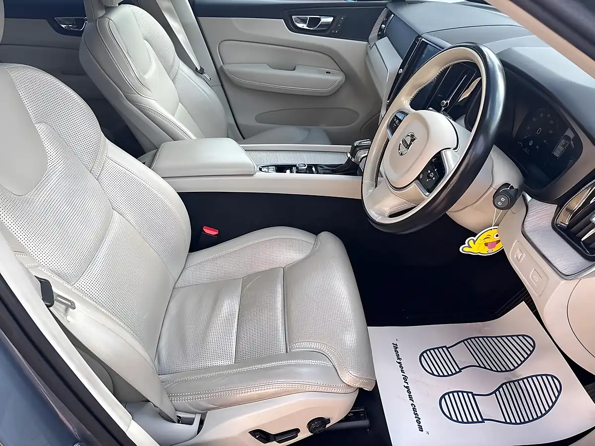 Used 2018 Volvo XC60 Inscription Blue - Interior and Exterior details 11