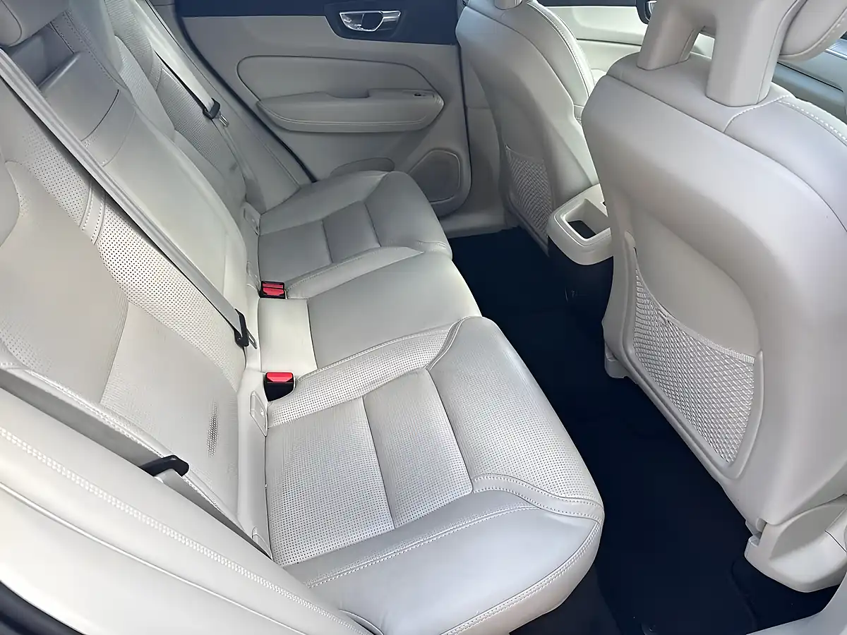 Used 2018 Volvo XC60 Inscription Blue - Interior and Exterior details 14