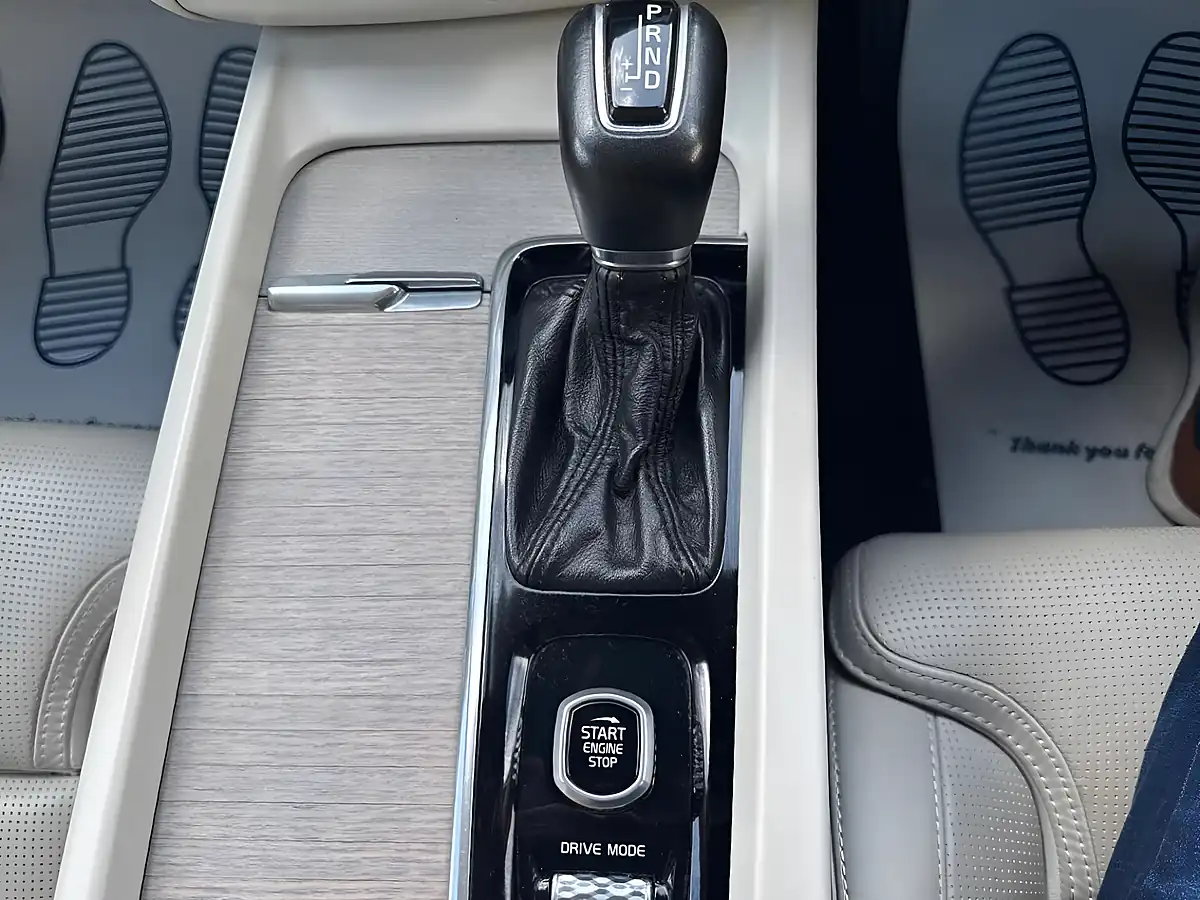 Used 2018 Volvo XC60 Inscription Blue - Interior and Exterior details 17