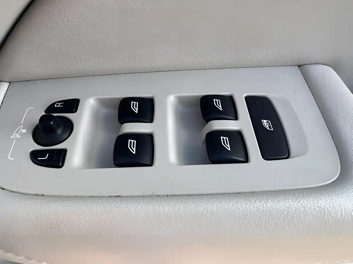 Used 2018 Volvo XC60 Inscription Blue - Interior and Exterior details 18