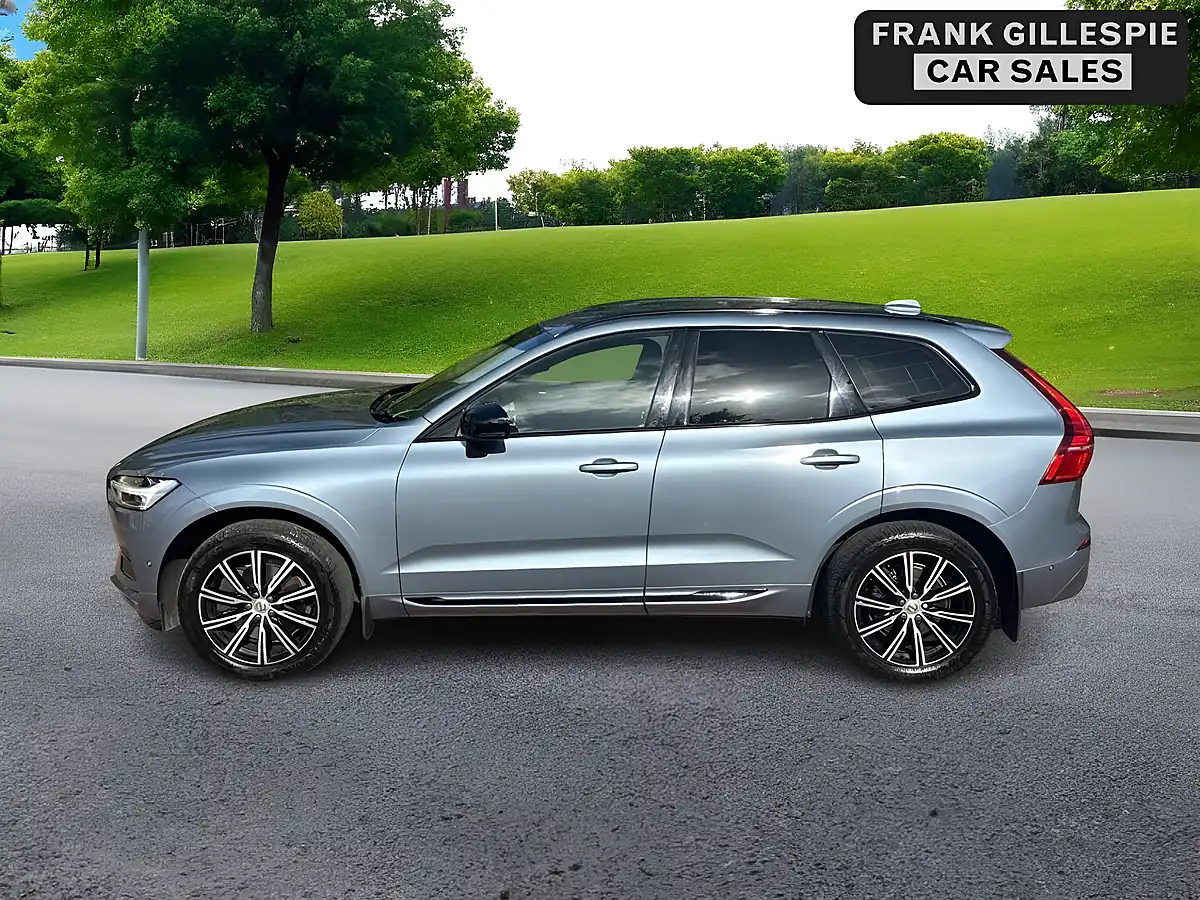Used 2018 Volvo XC60 Inscription Blue - Interior and Exterior details 2