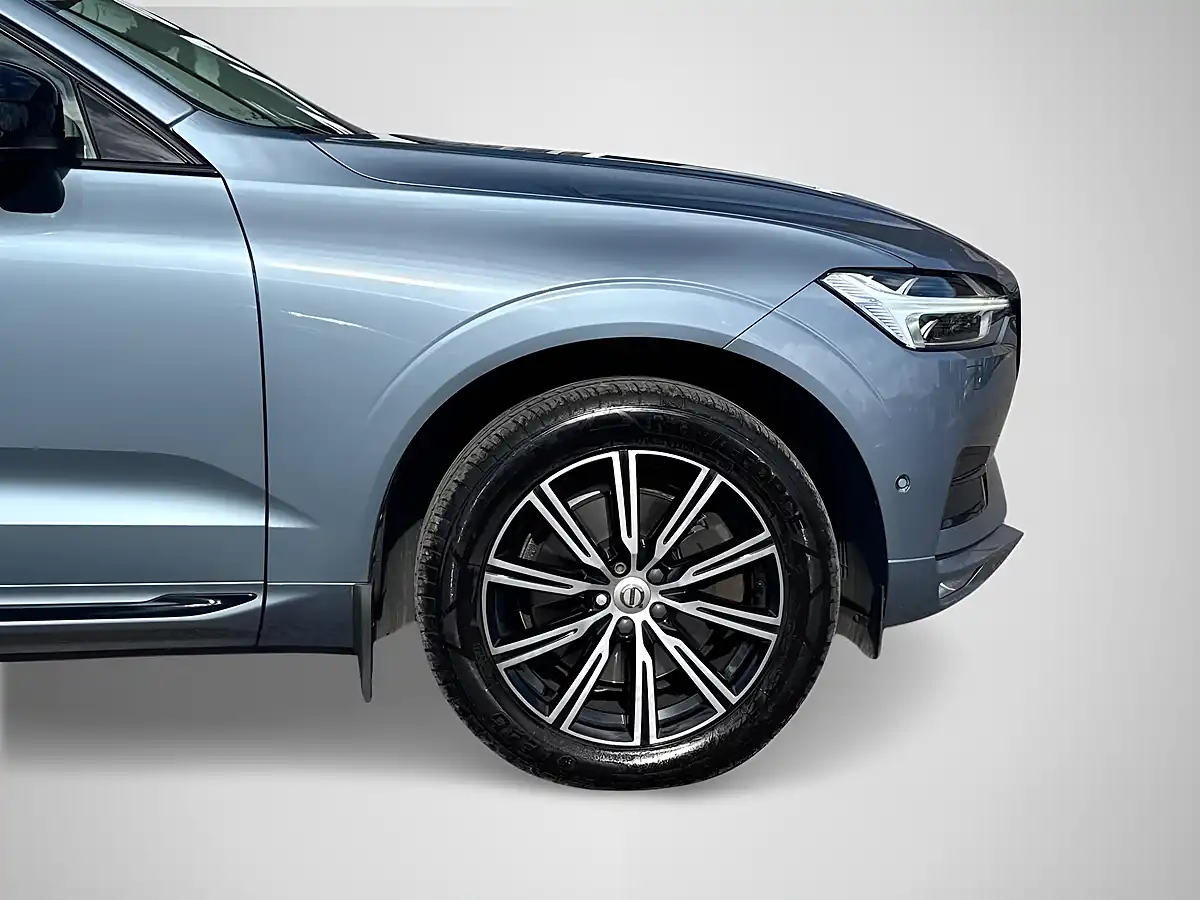 Used 2018 Volvo XC60 Inscription Blue - Interior and Exterior details 9