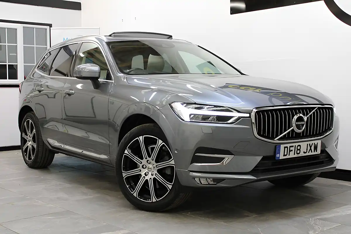Used 2018 Volvo XC60 Inscription Grey - Front View