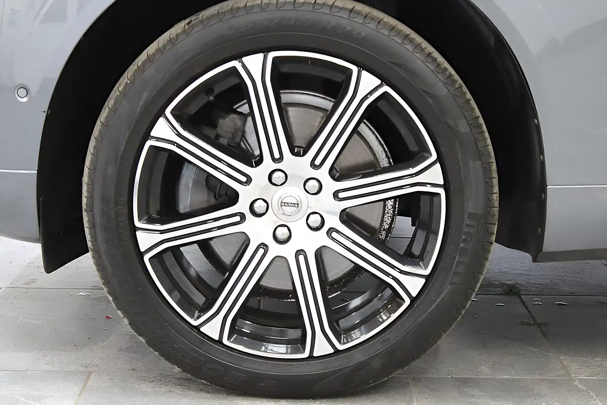 Used 2018 Volvo XC60 Inscription Grey - Interior and Exterior details 13