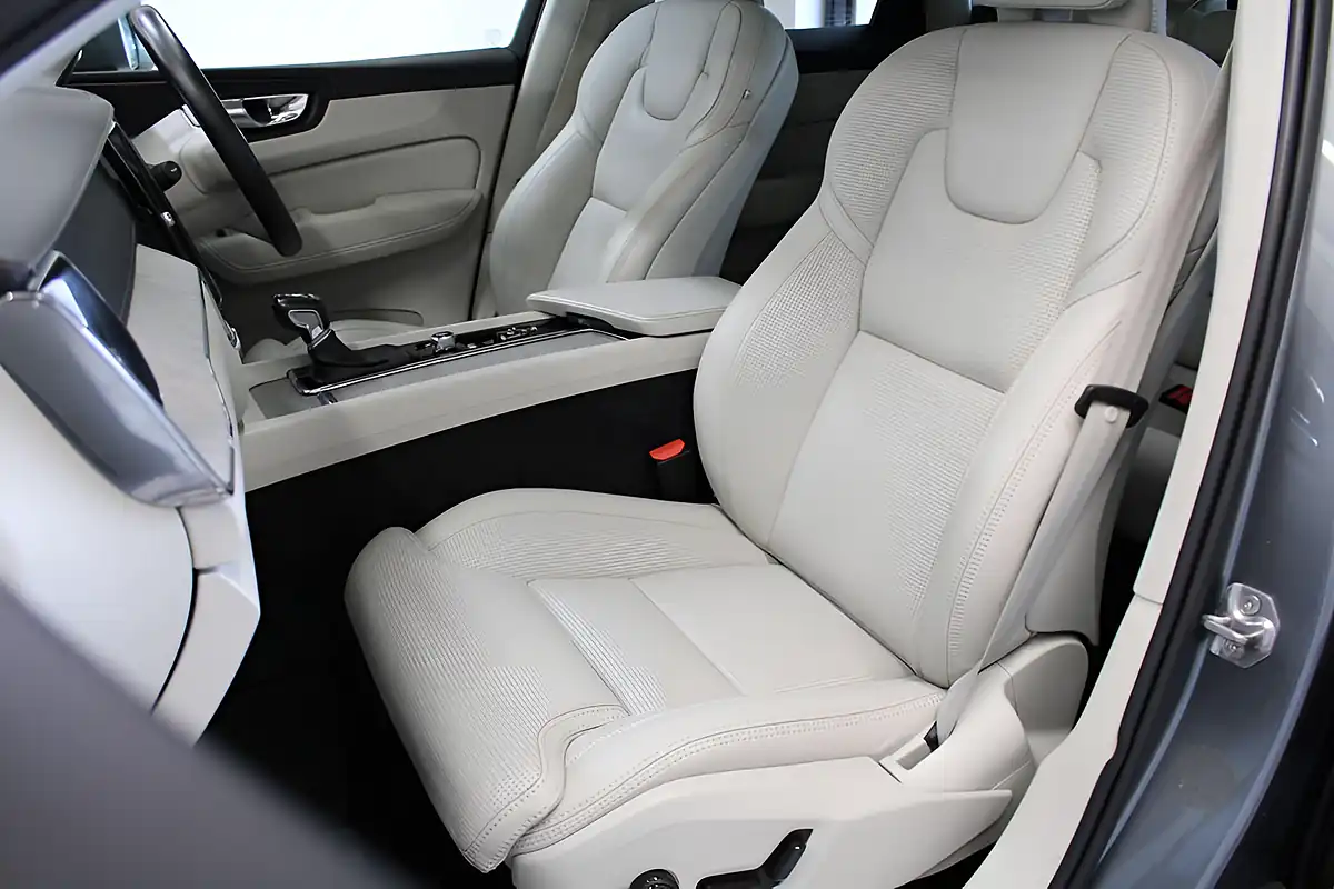 Used 2018 Volvo XC60 Inscription Grey - Interior and Exterior details 16