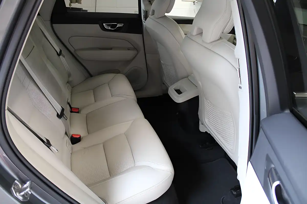 Used 2018 Volvo XC60 Inscription Grey - Interior and Exterior details 18