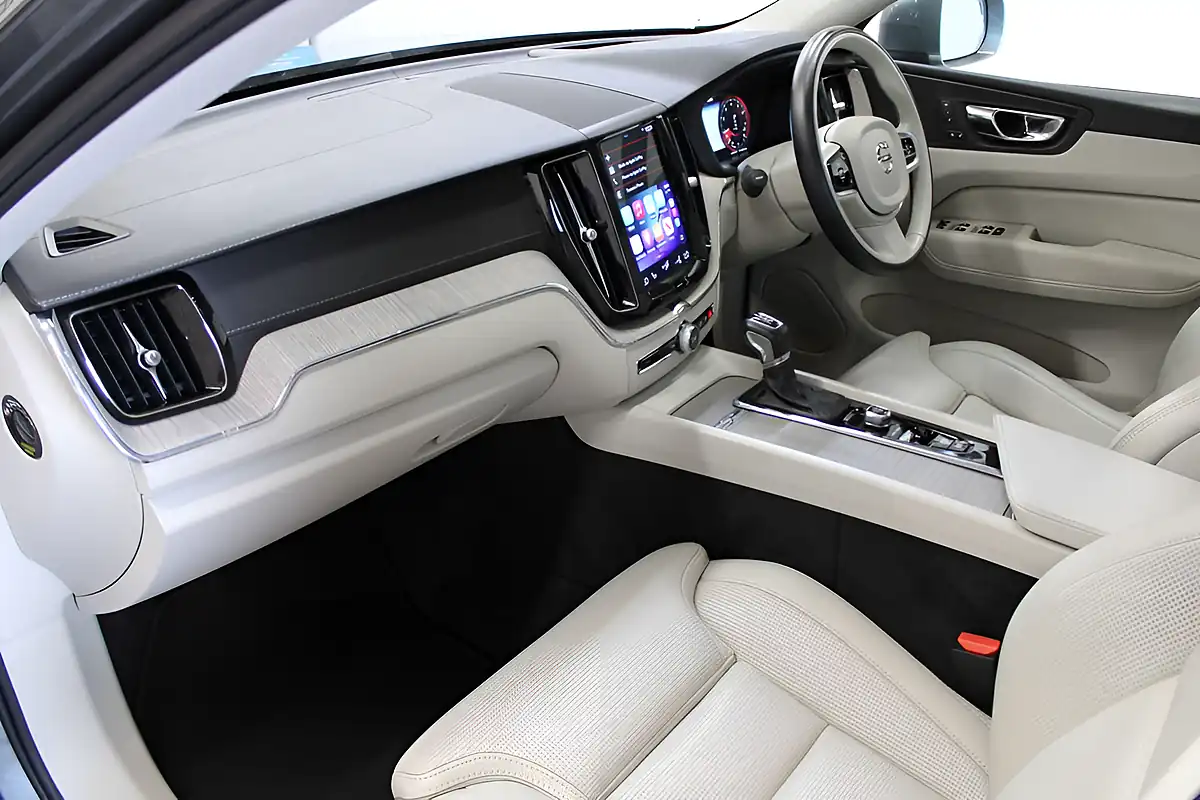 Used 2018 Volvo XC60 Inscription Grey - Interior and Exterior details 2
