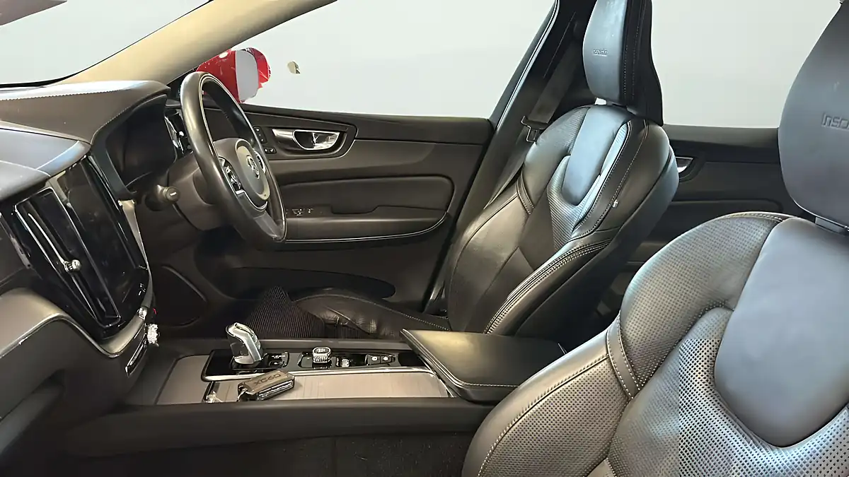 Used 2018 Volvo XC60 Inscription Pro Fusion Red - Interior and Exterior details 17