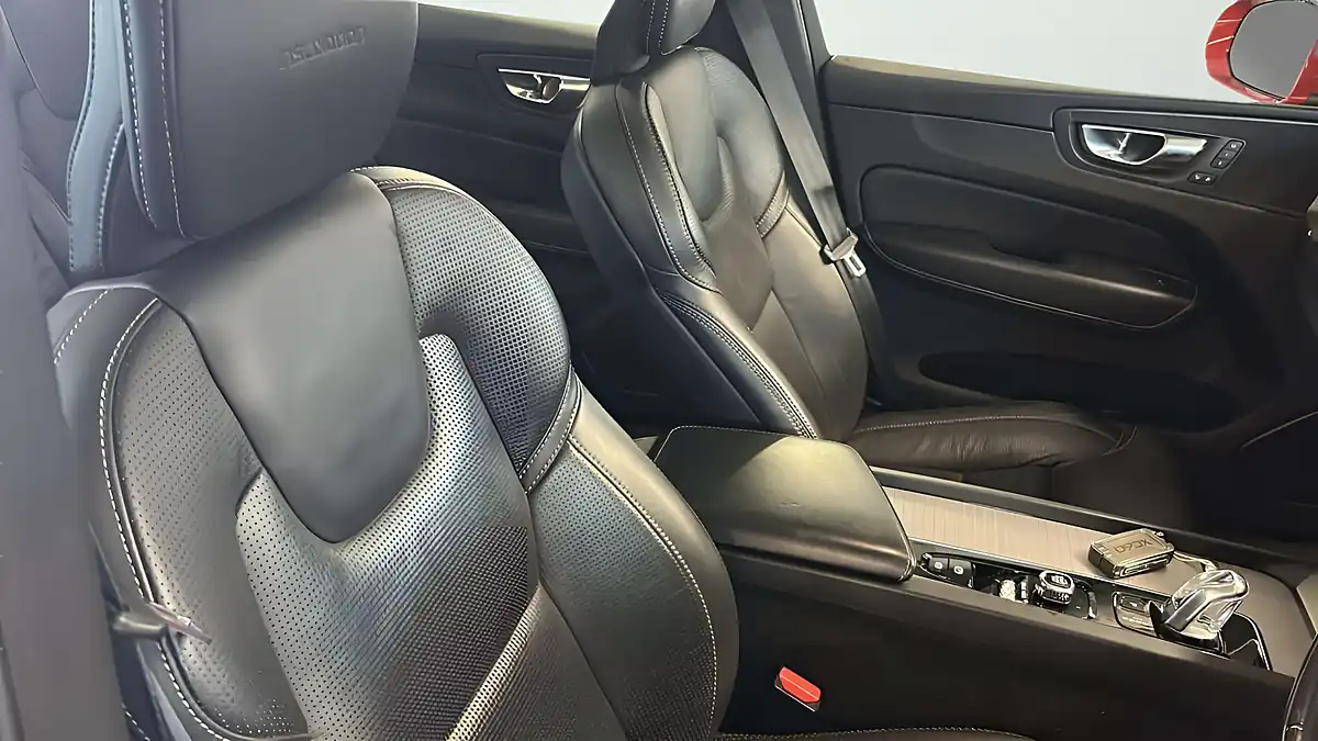 Used 2018 Volvo XC60 Inscription Pro Fusion Red - Interior and Exterior details 20