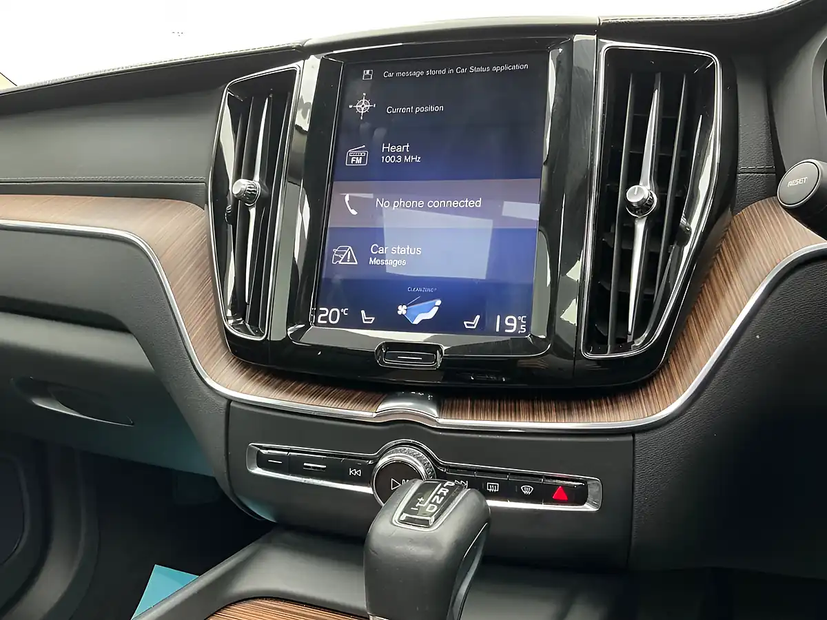 Used 2018 Volvo XC60 Inscription Pro Pine Grey - Interior and Exterior details 11