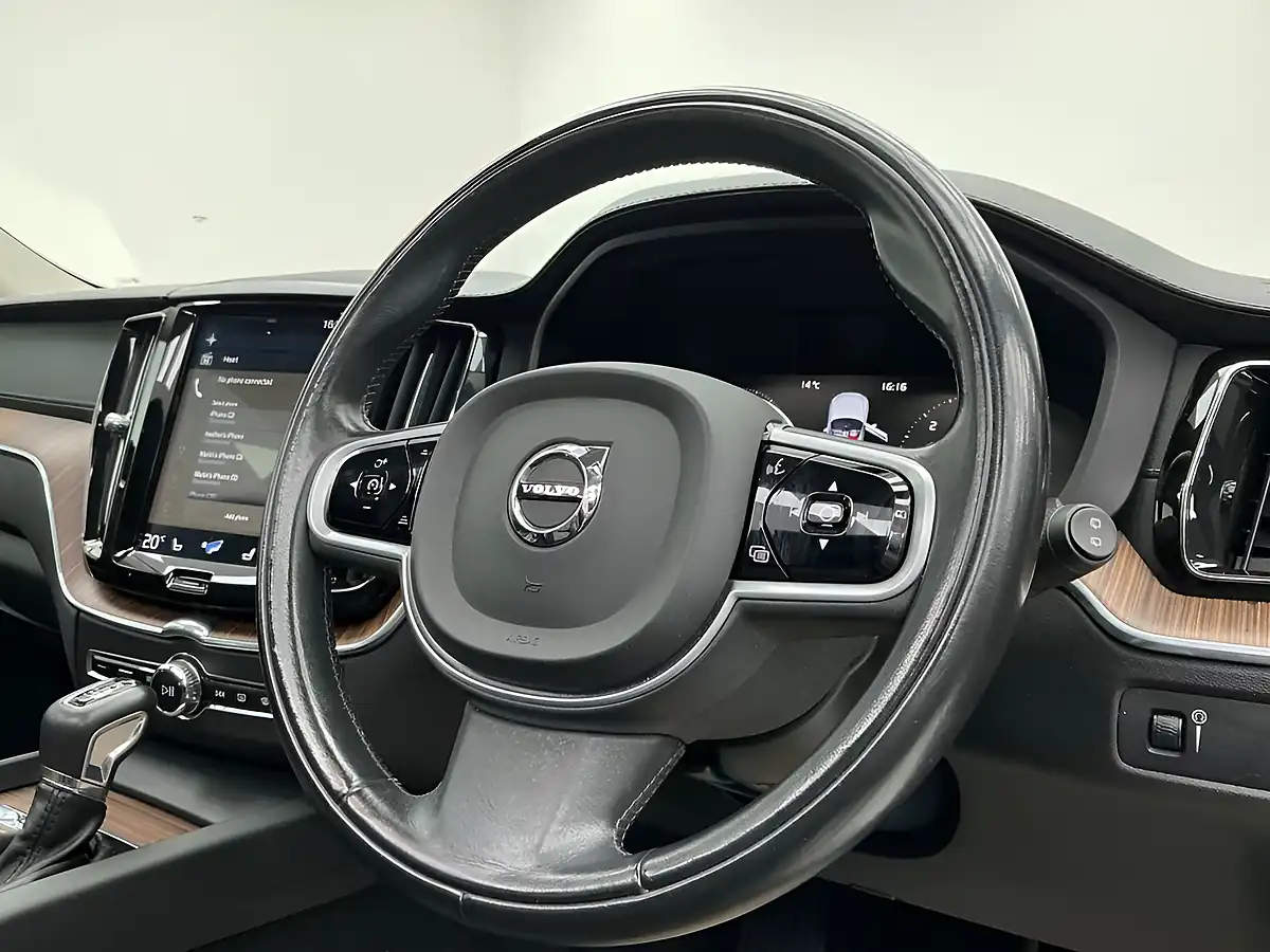 Used 2018 Volvo XC60 Inscription Pro Pine Grey - Interior and Exterior details 13