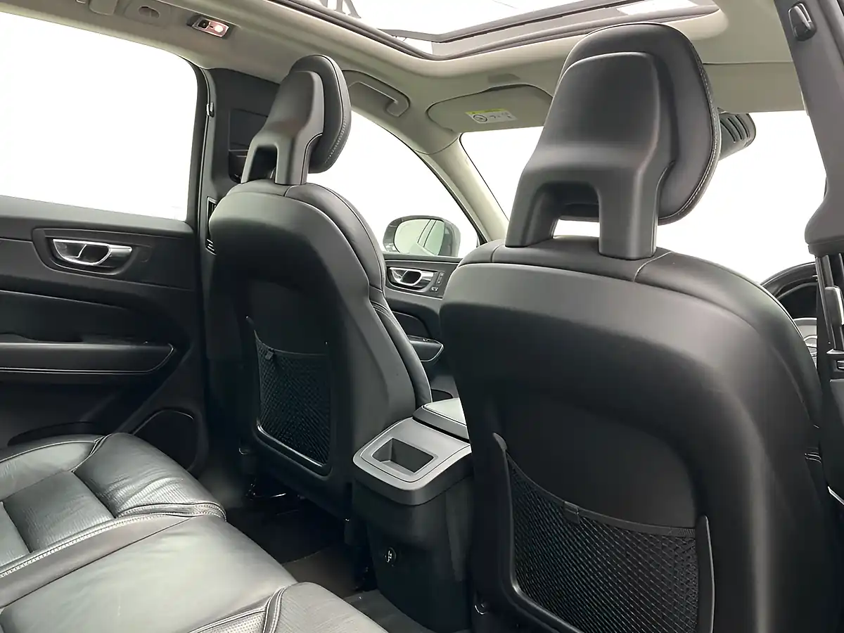 Used 2018 Volvo XC60 Inscription Pro Pine Grey - Interior and Exterior details 16