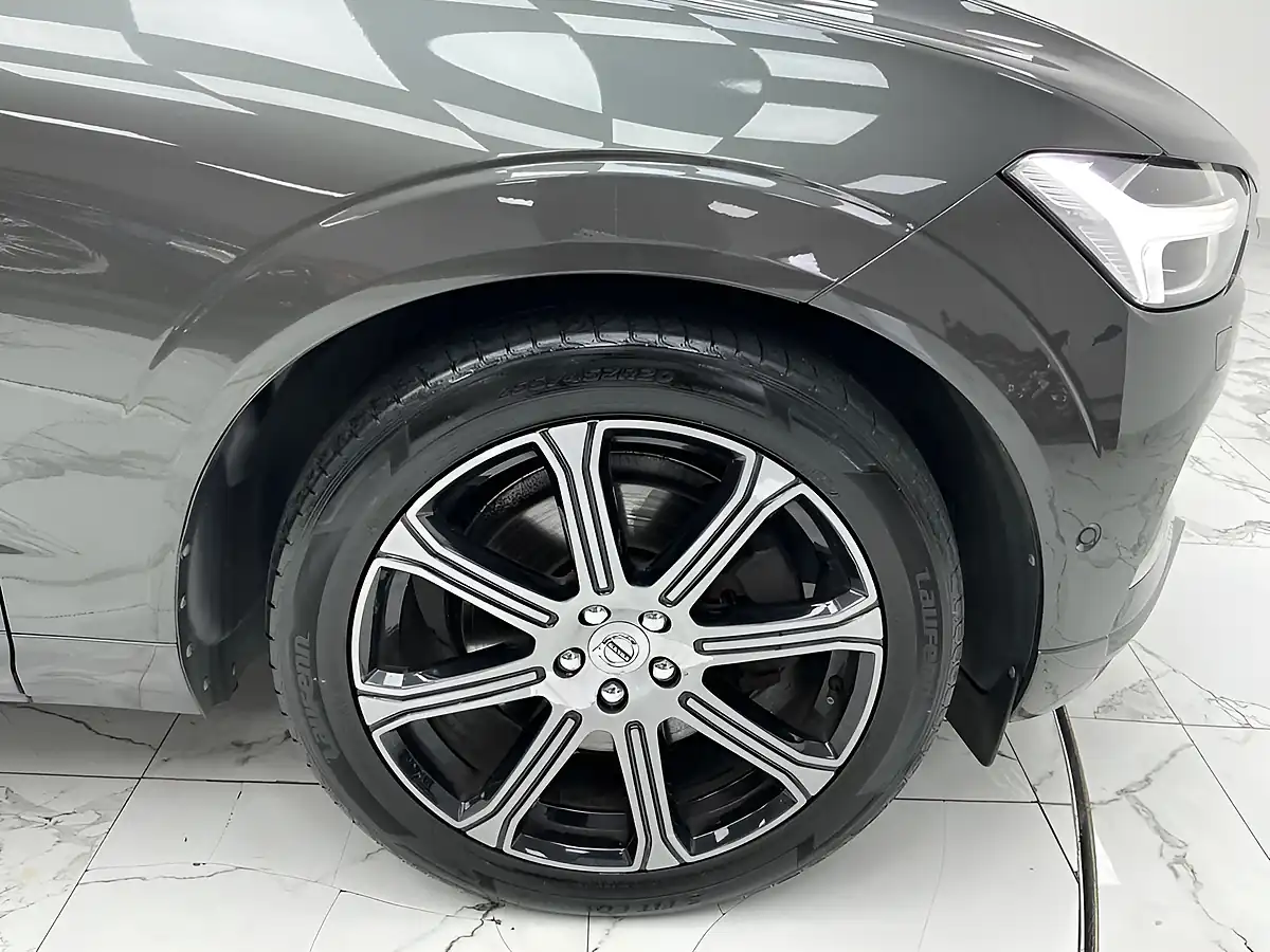 Used 2018 Volvo XC60 Inscription Pro Pine Grey - Interior and Exterior details 17
