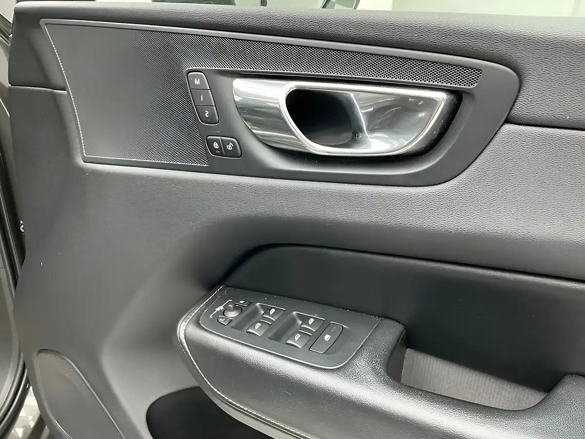 Used 2018 Volvo XC60 Inscription Pro Pine Grey - Interior and Exterior details 18