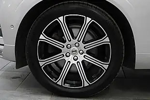 Used 2018 Volvo XC60 Inscription Pro Silver - Interior and Exterior details 12