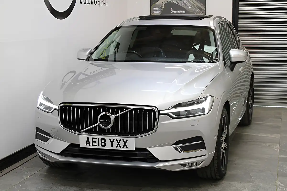 Used 2018 Volvo XC60 Inscription Pro Silver - Interior and Exterior details 13