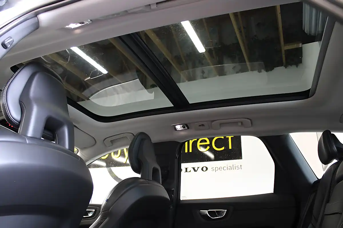 Used 2018 Volvo XC60 Inscription Pro Silver - Interior and Exterior details 16
