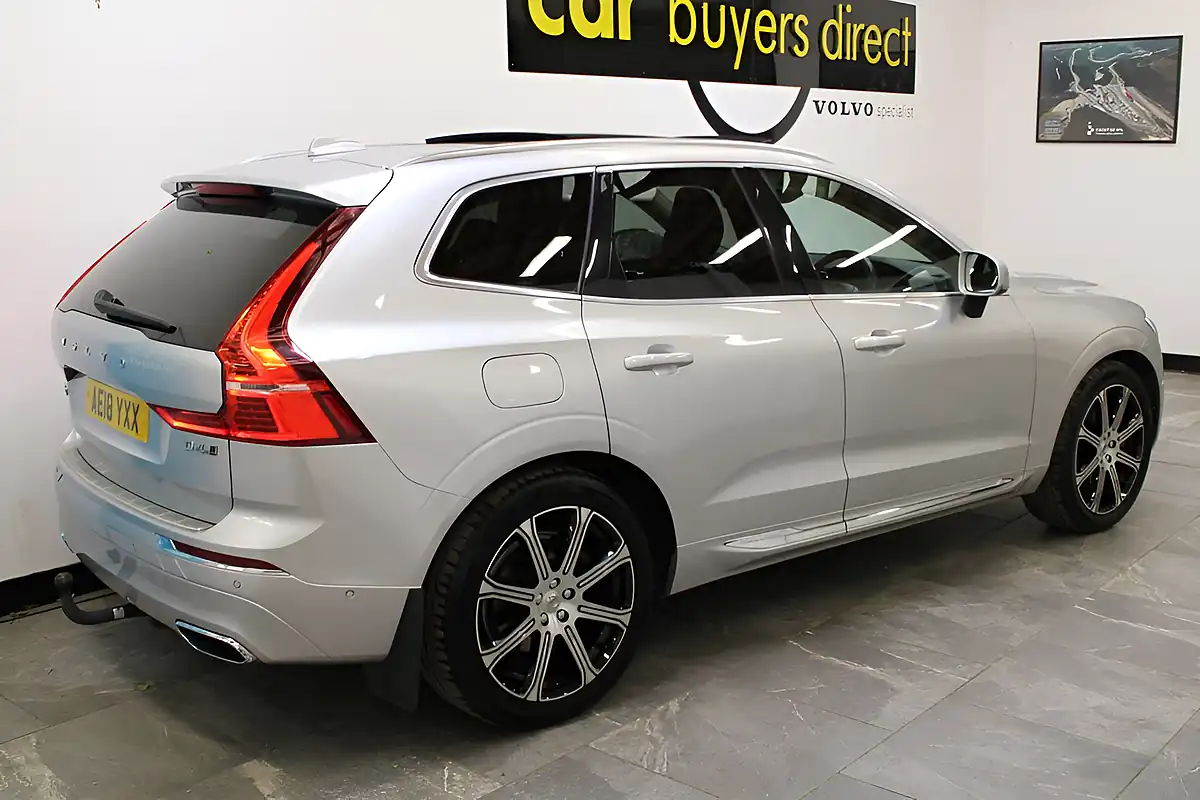 Used 2018 Volvo XC60 Inscription Pro Silver - Interior and Exterior details 4
