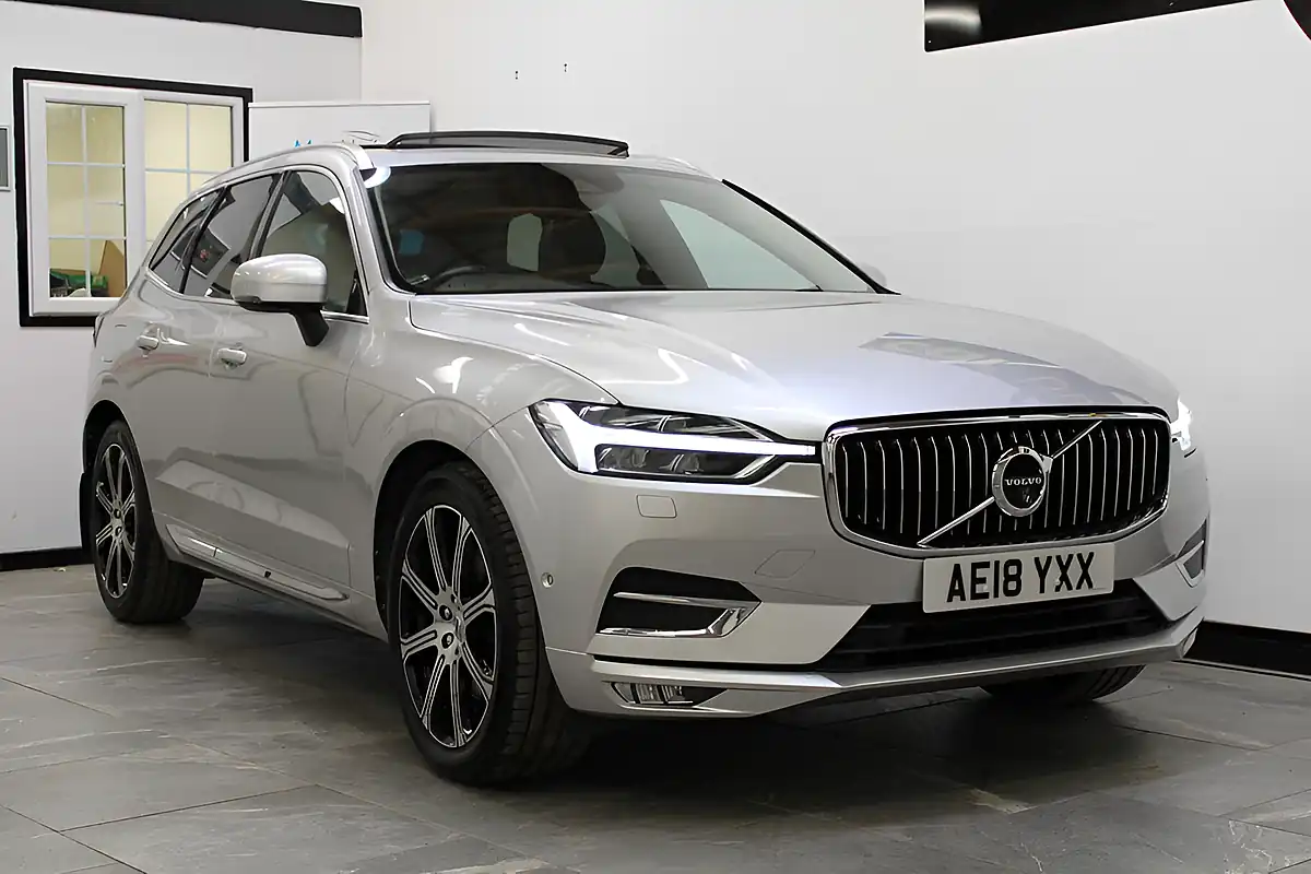 Used 2018 Volvo XC60 Inscription Pro Silver - Interior and Exterior details 6