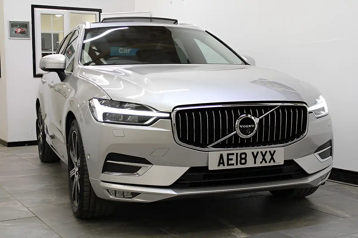 Used 2018 Volvo XC60 Inscription Pro Silver - Interior and Exterior details 7