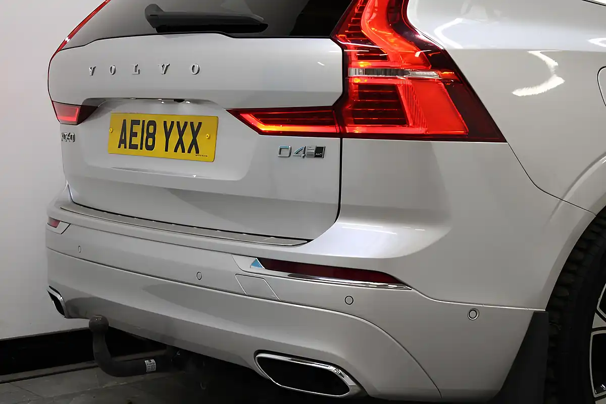 Used 2018 Volvo XC60 Inscription Pro Silver - Interior and Exterior details 9