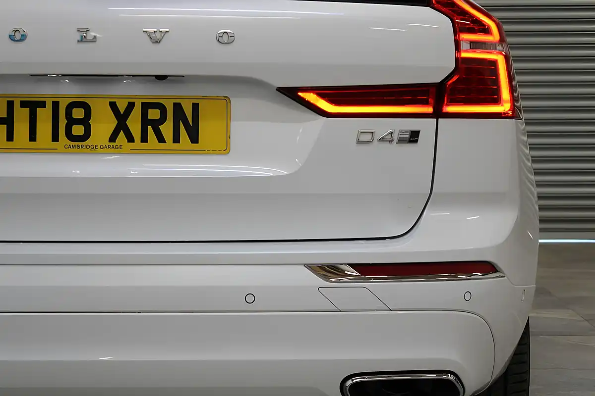 Used 2018 Volvo XC60 Inscription Pro White - Interior and Exterior details 10