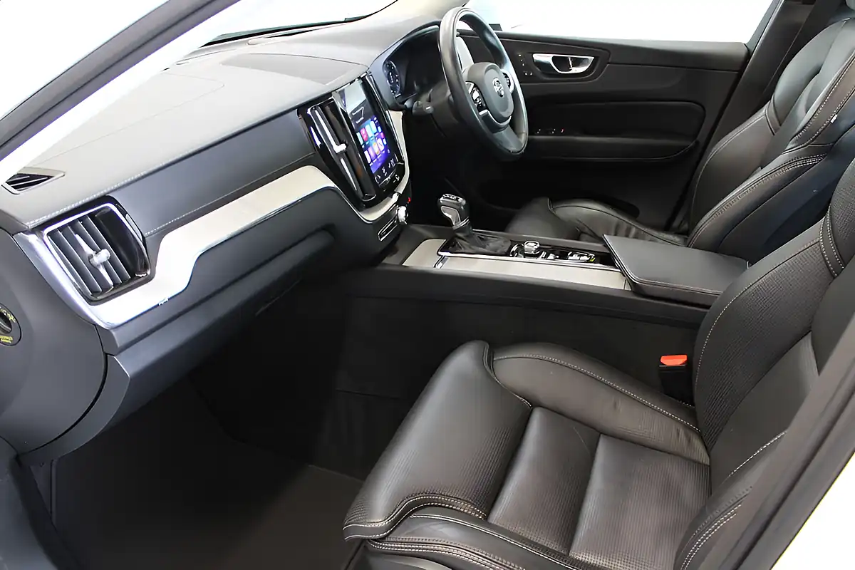 Used 2018 Volvo XC60 Inscription Pro White - Interior and Exterior details 14