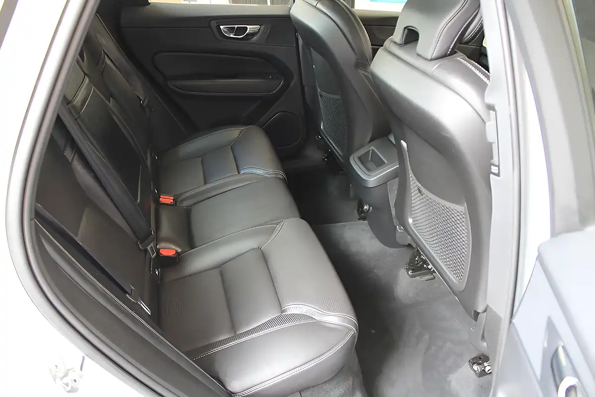 Used 2018 Volvo XC60 Inscription Pro White - Interior and Exterior details 17