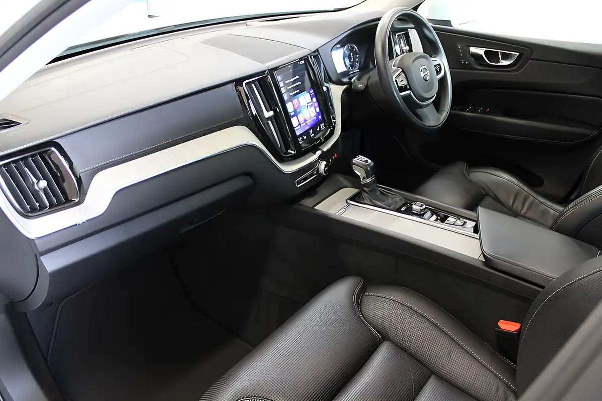 Used 2018 Volvo XC60 Inscription Pro White - Interior and Exterior details 2