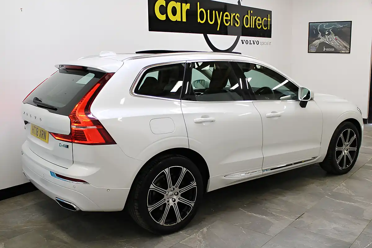 Used 2018 Volvo XC60 Inscription Pro White - Interior and Exterior details 7