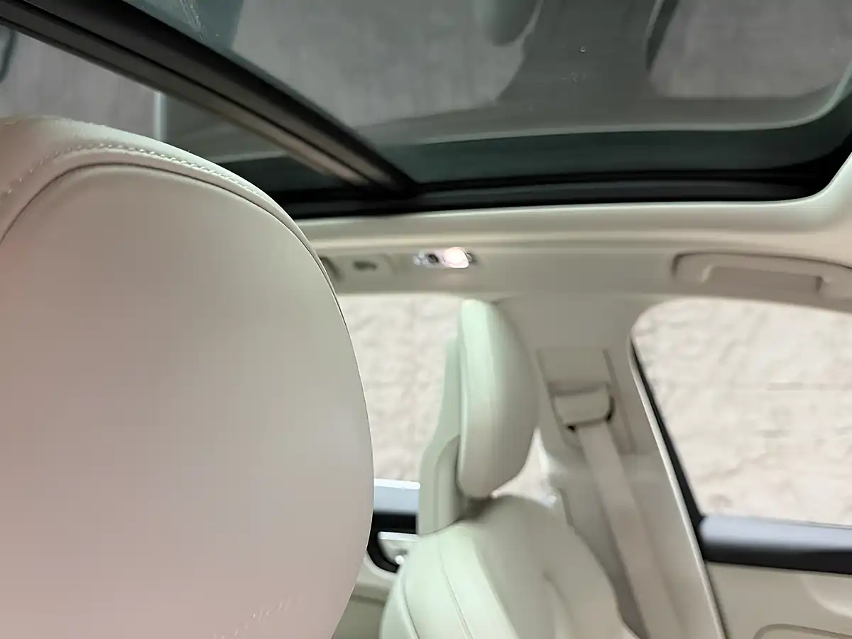 Used 2018 Volvo XC60 Inscription Silver - Interior and Exterior details 3