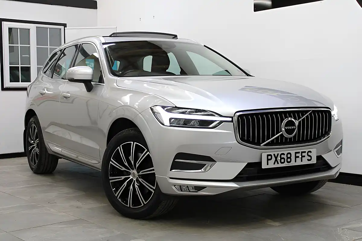 Used 2018 Volvo XC60 Inscription Silver - Front View