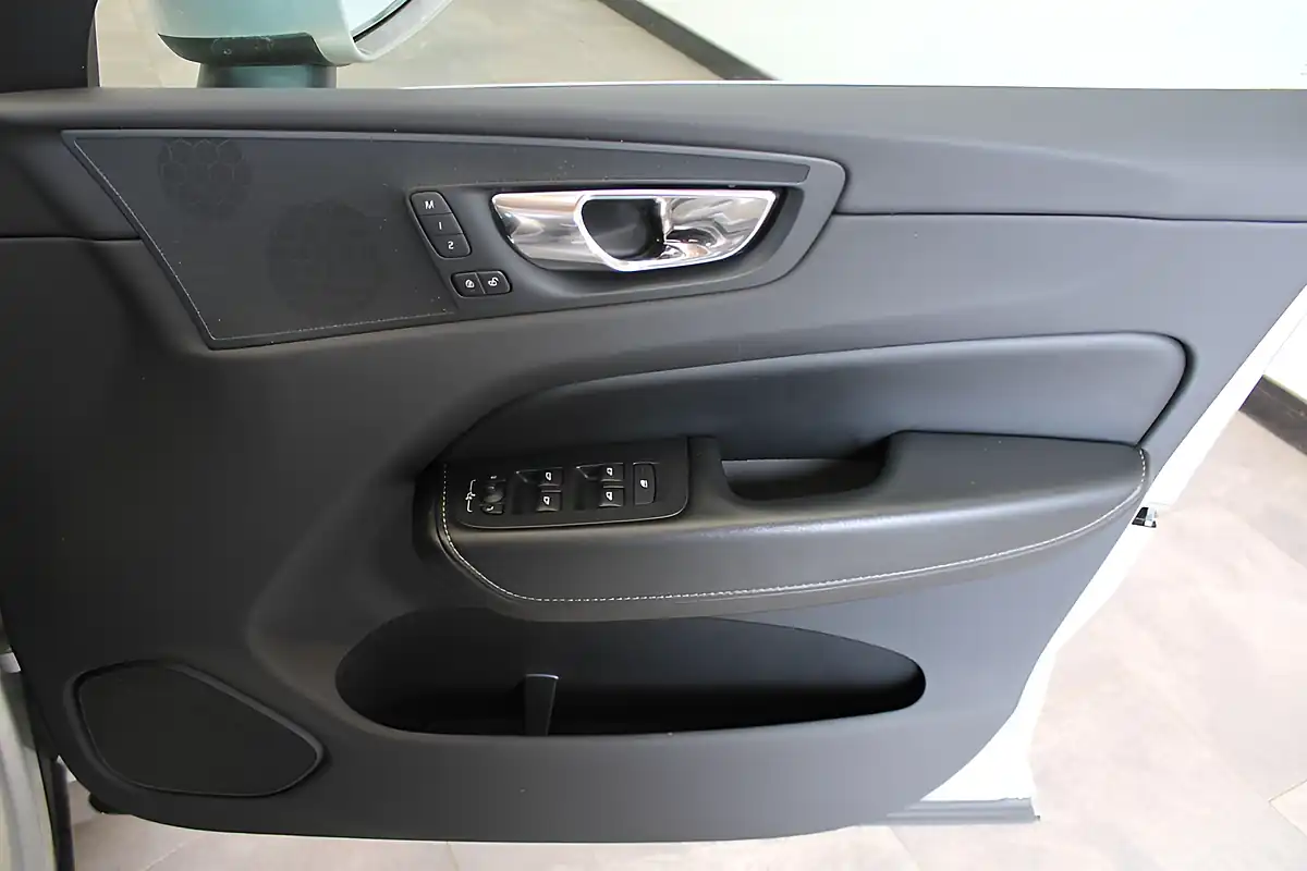 Used 2018 Volvo XC60 Inscription Silver - Interior and Exterior details 18