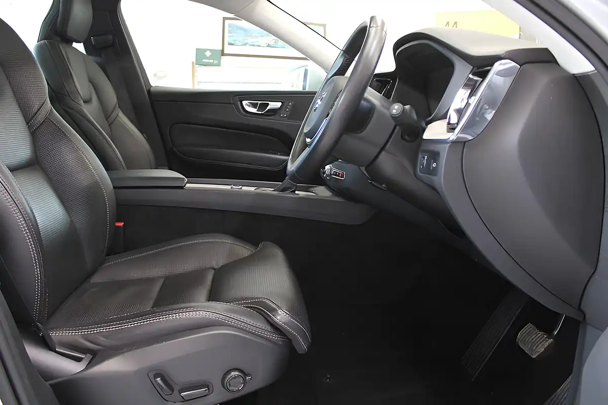 Used 2018 Volvo XC60 Inscription Silver - Interior and Exterior details 19