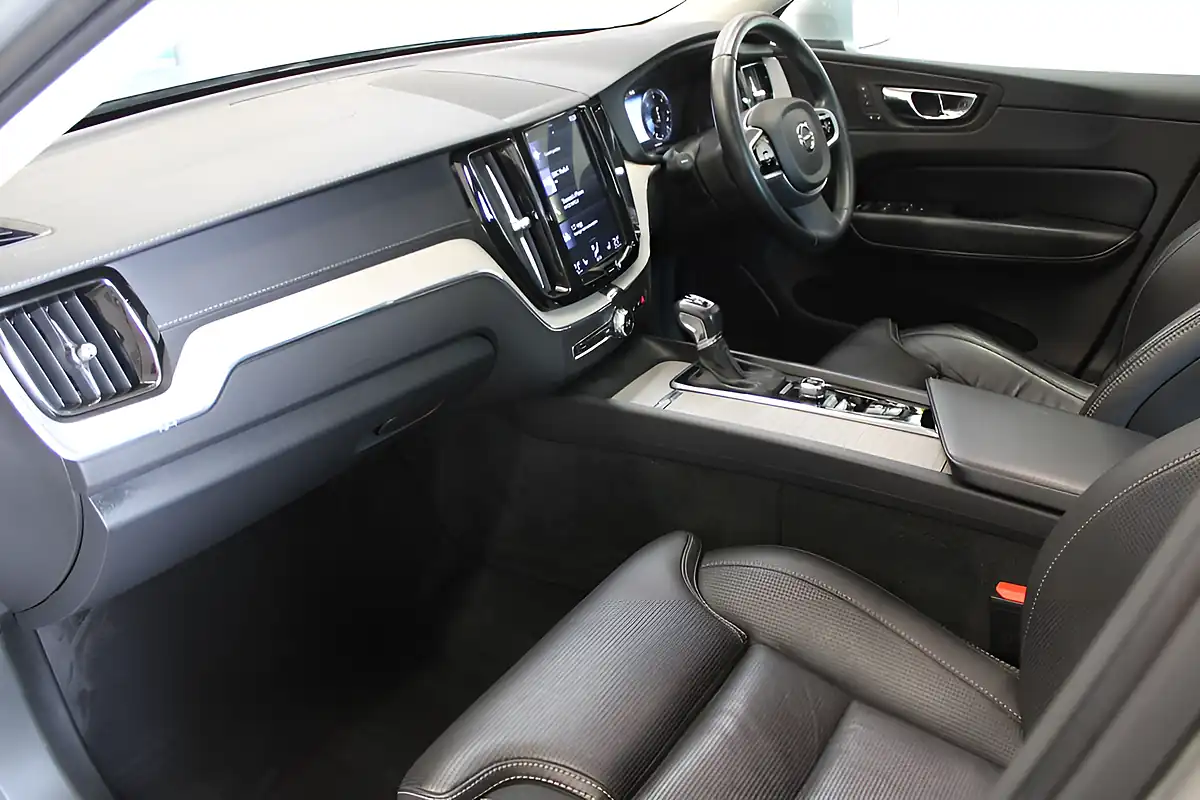 Used 2018 Volvo XC60 Inscription Silver - Interior and Exterior details 2