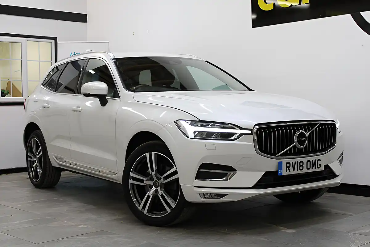 Used 2018 Volvo XC60 Inscription White - Front View