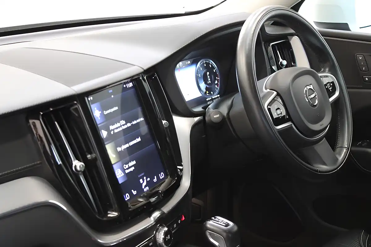 Used 2018 Volvo XC60 Inscription White - Interior and Exterior details 16