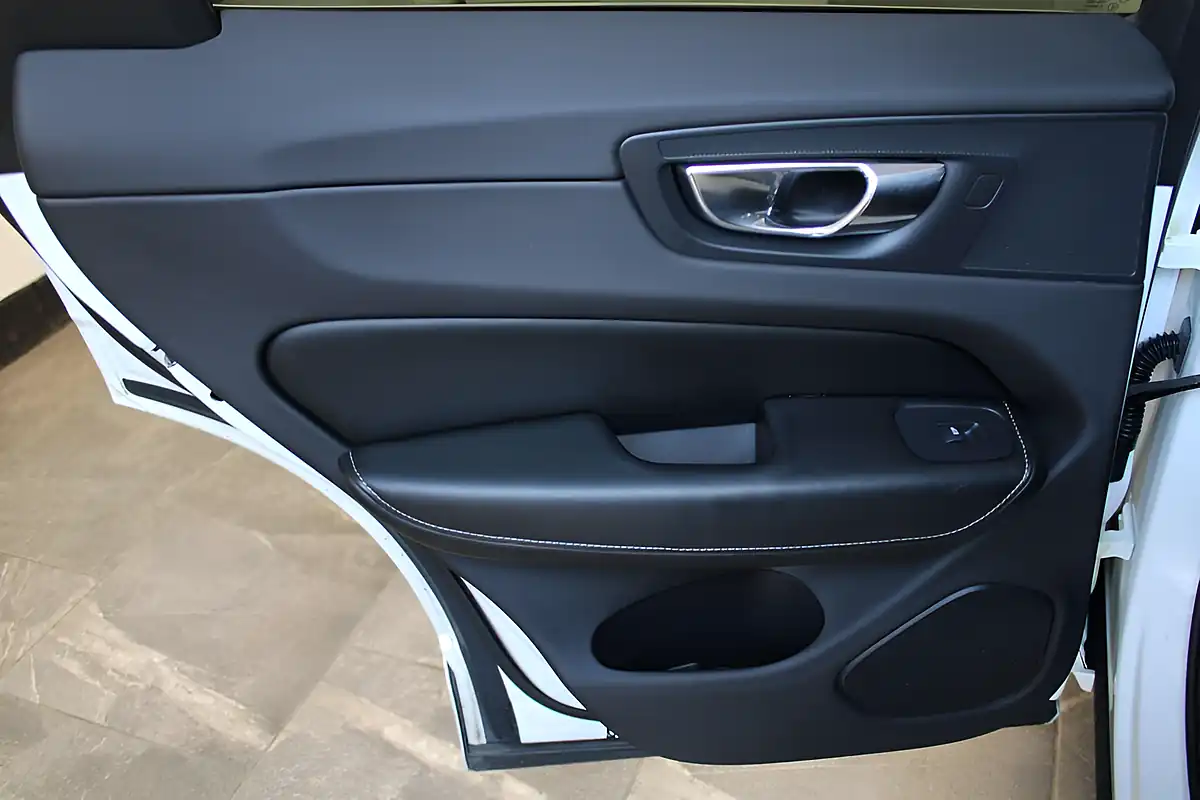Used 2018 Volvo XC60 Inscription White - Interior and Exterior details 17