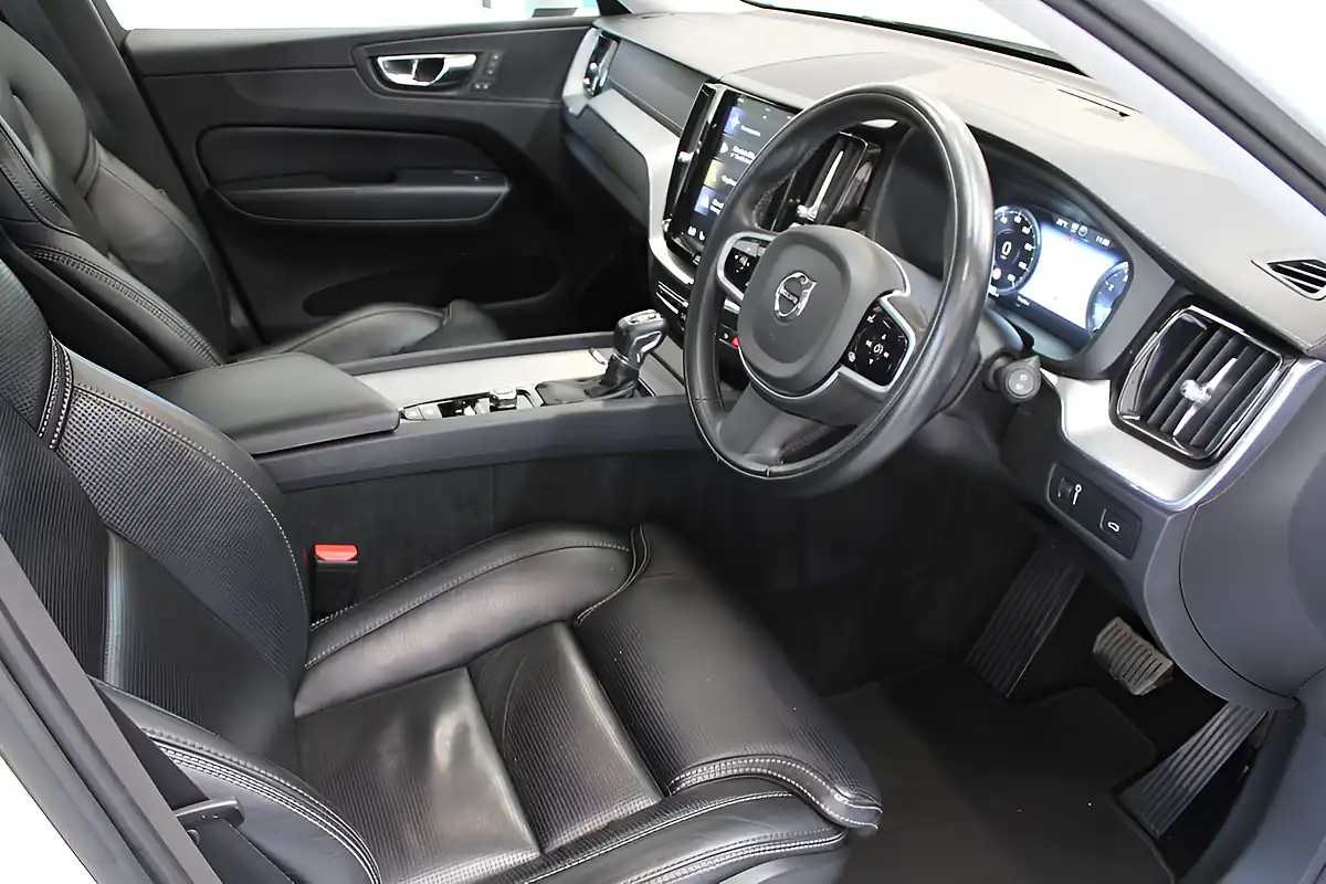 Used 2018 Volvo XC60 Inscription White - Interior and Exterior details 19