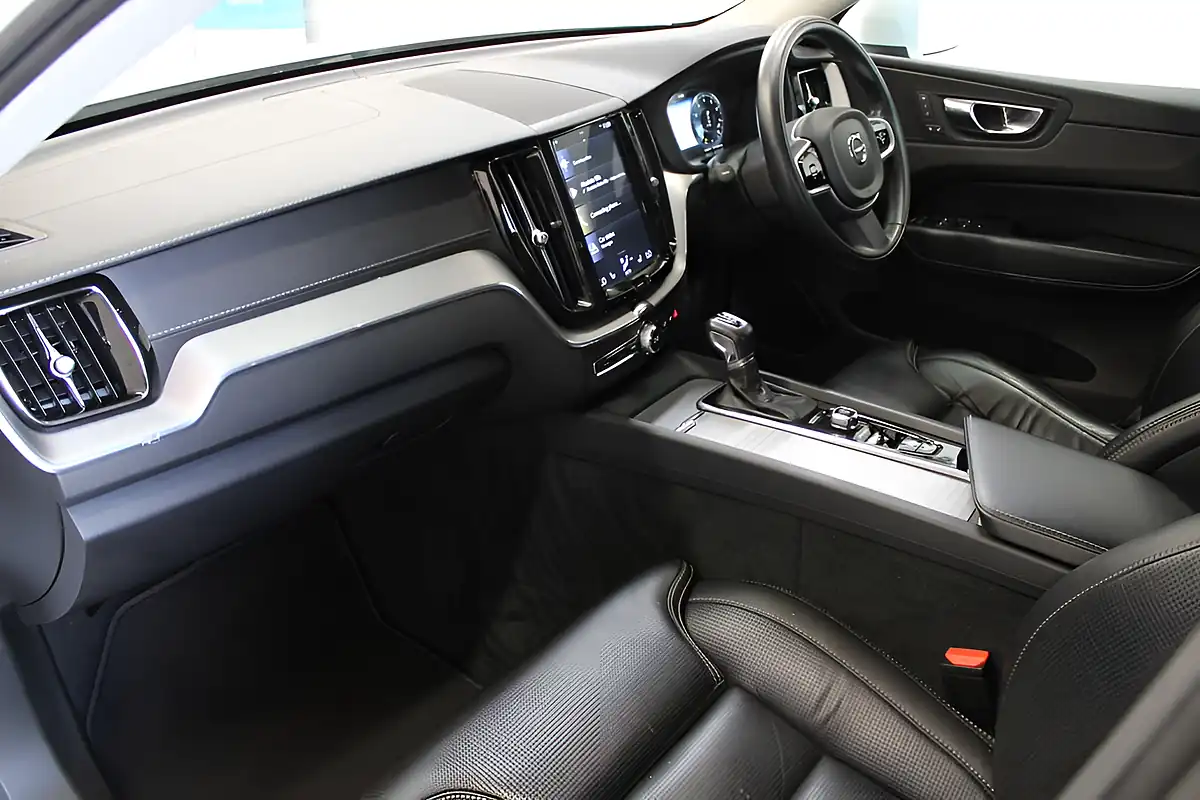 Used 2018 Volvo XC60 Inscription White - Interior and Exterior details 2