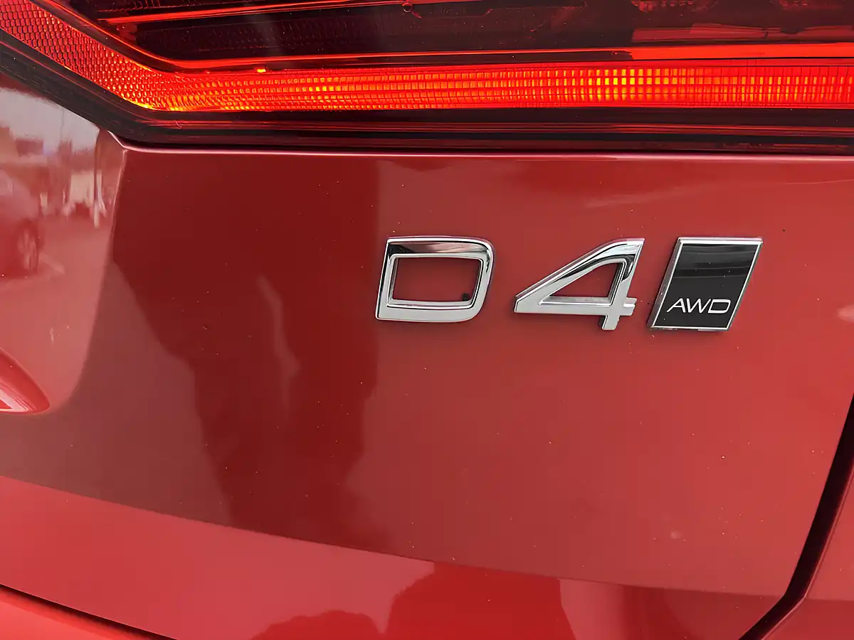 Used 2018 Volvo XC60 Momentum AWD Red - Interior and Exterior details 12