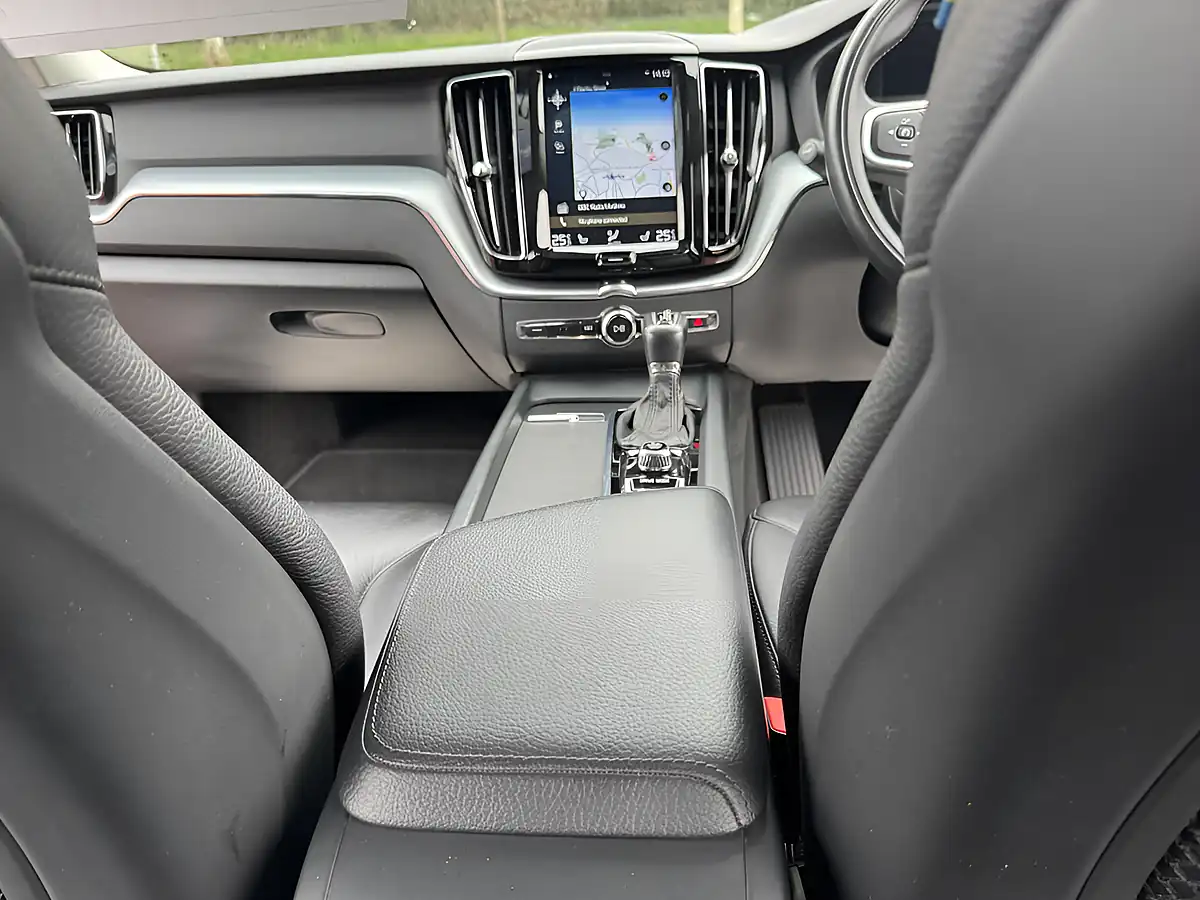 Used 2018 Volvo XC60 Momentum AWD Red - Interior and Exterior details 17