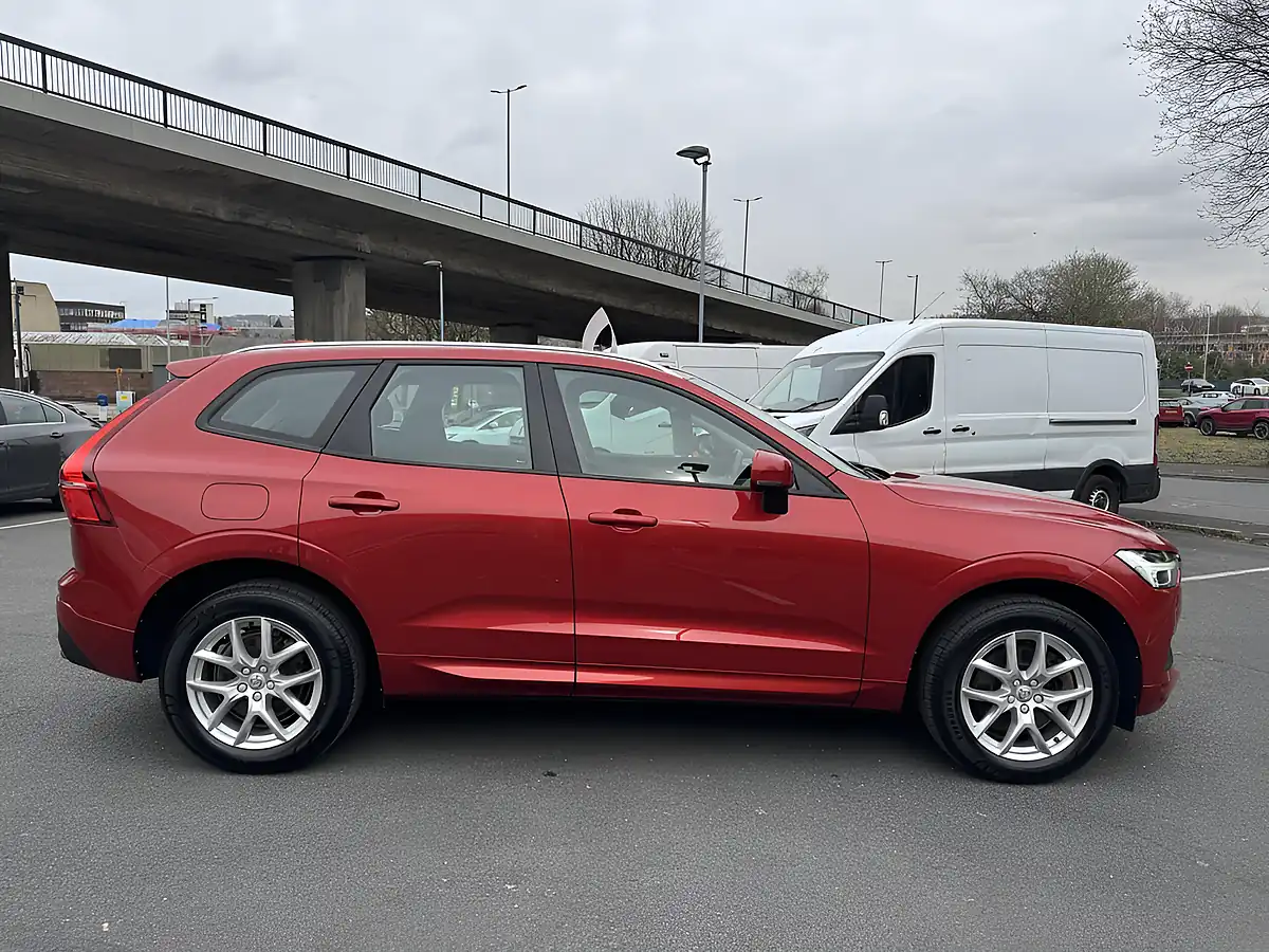 Used 2018 Volvo XC60 Momentum AWD Red - Interior and Exterior details 9