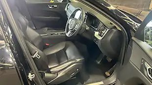 Used 2018 Volvo XC60 Momentum Black - Interior and Exterior details 7