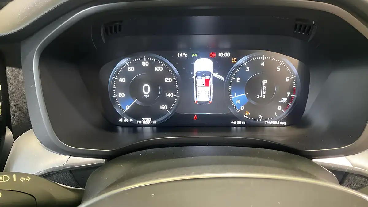 Used 2018 Volvo XC60 Momentum Black - Interior and Exterior details 9