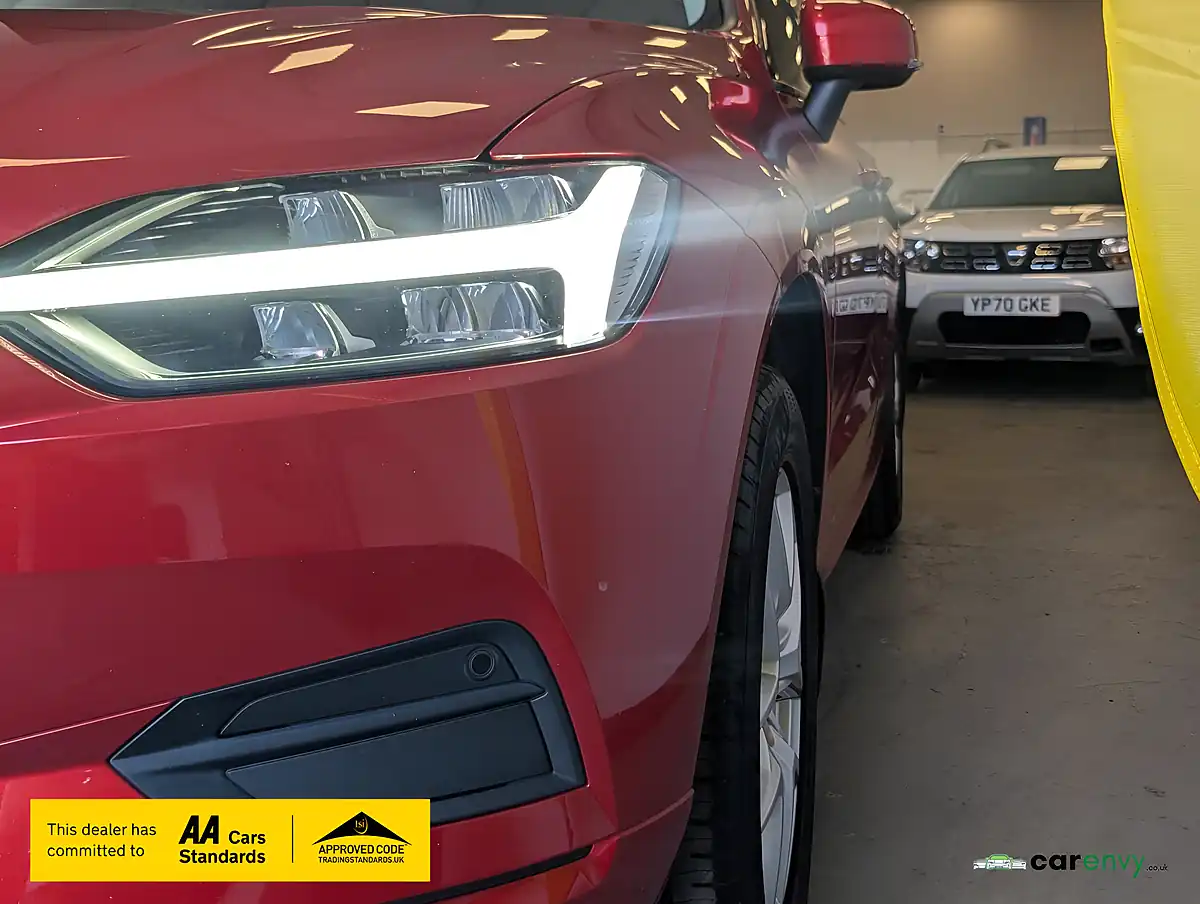Used 2018 Volvo XC60 Momentum Fusion Red - Interior and Exterior details 4