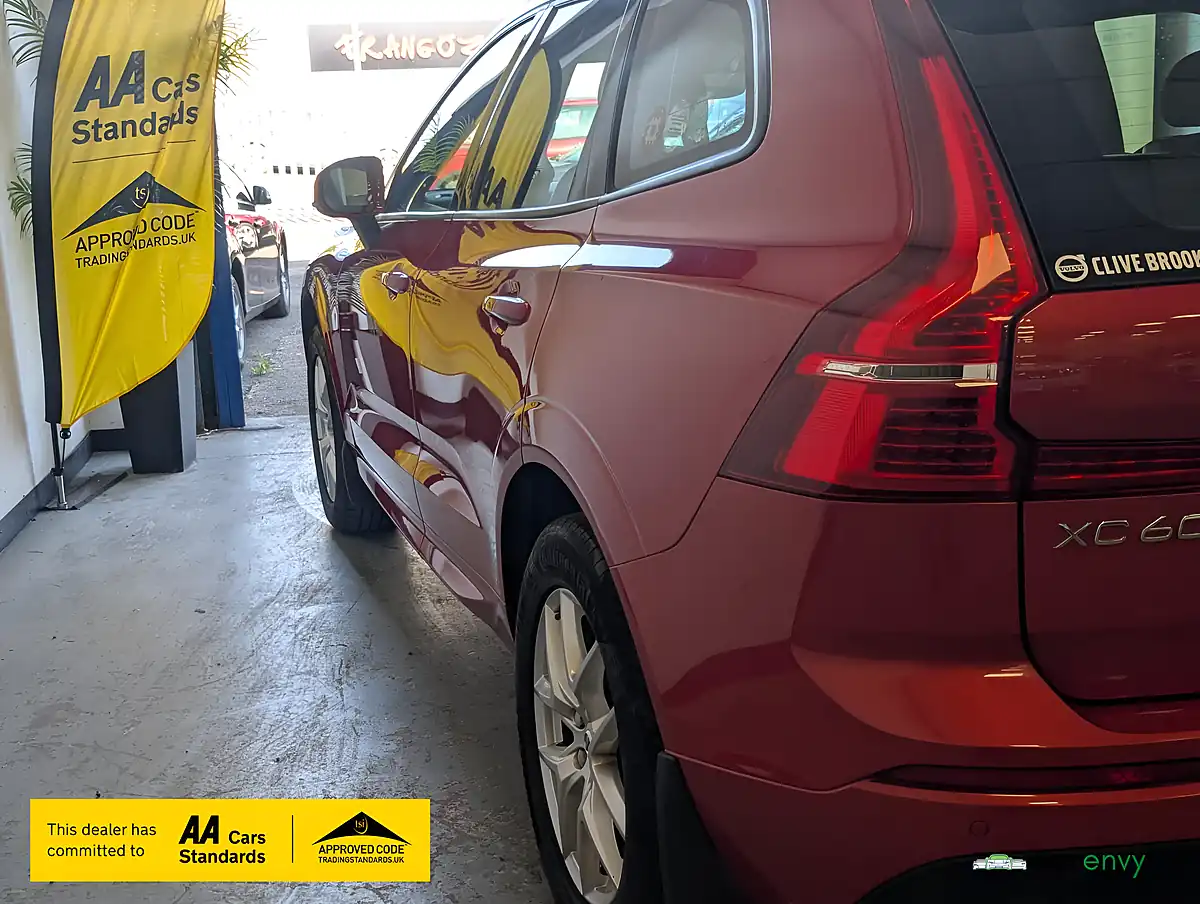 Used 2018 Volvo XC60 Momentum Fusion Red - Interior and Exterior details 7